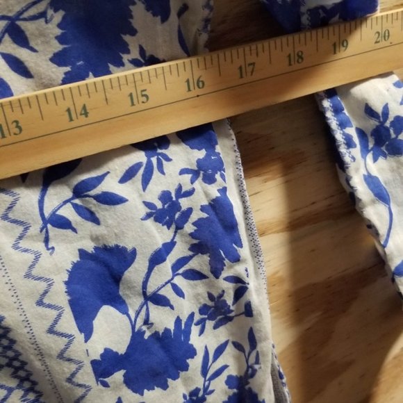 Gap Women's Top‎ Blouse Small White/Blue Round neck Short sleeves floral - Picture 9 of 9